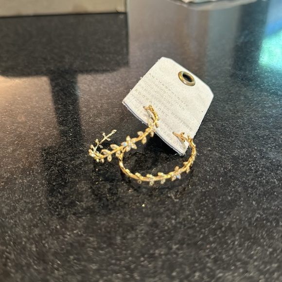 Gorgeous Anthropologie dainty hoops - Picture 6 of 8